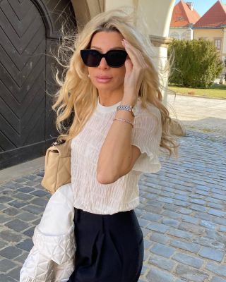 ✨ NEW FRACOMINA ✨ Krásny nápaditý top v odtieni cream, dostupný aj v bledomodrej farbe. Elegantné prevedenie a zaujímavá...