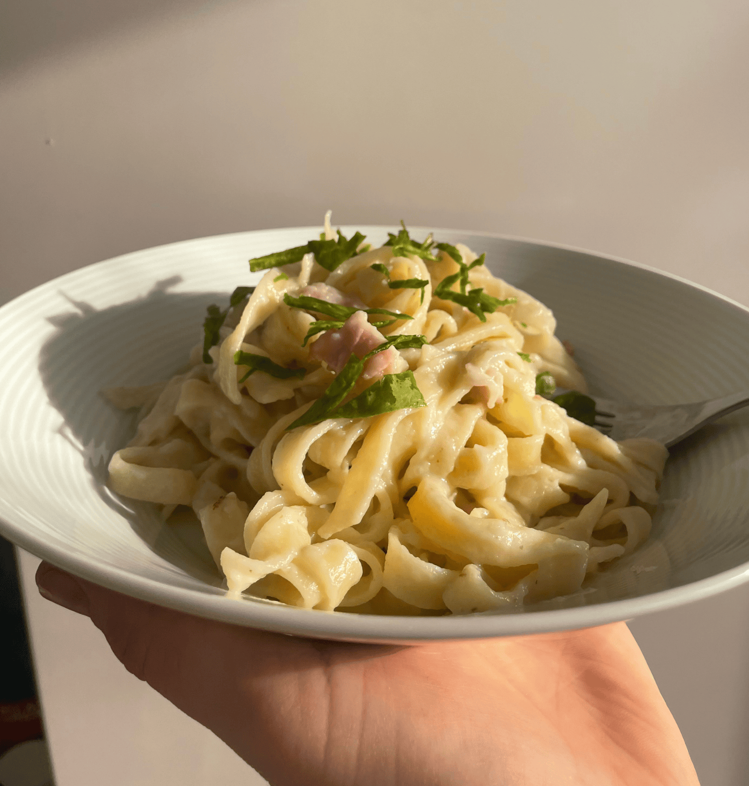 Topinamburová carbonara s českým špekem