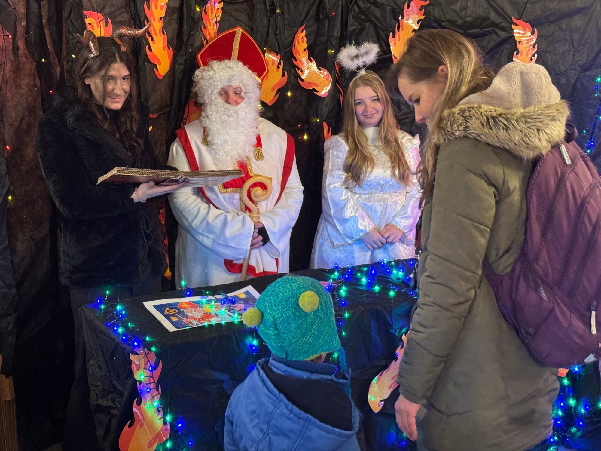 Mikuláš, čert a anděl ve farmaparku