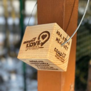 Už jste si u nás všimli malé dřevěné kostičky s QR kódem? 👀 Právě s ní se můžete zapojit do hry, sbírat body a soutěžit o...