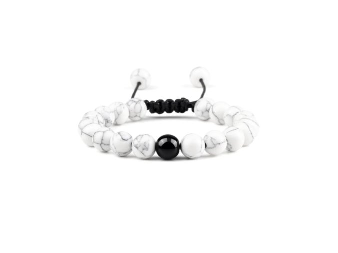 Náramek Magnezit White: Bílý magnezitový náramek, který přináší čistý a svěží vzhled s nádechem sofistikovanosti.