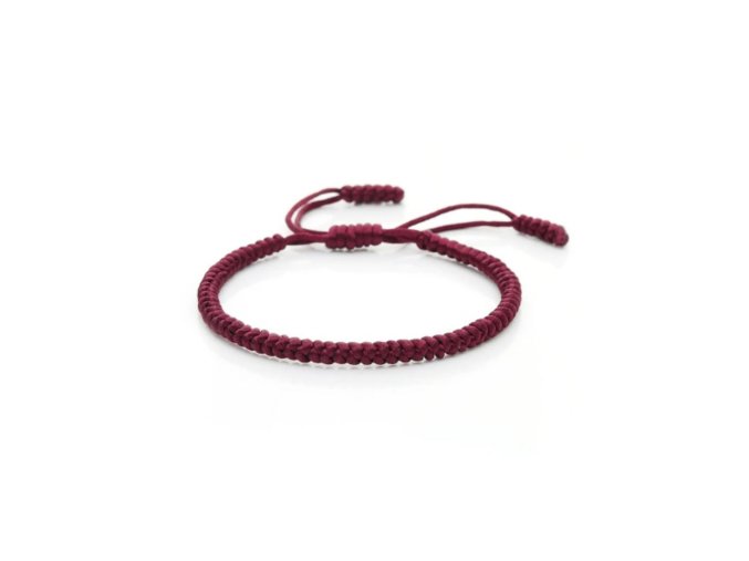 Náramek Basic Red: Základní červený náramek dodávající odvahu a energii každodennímu vzhledu.