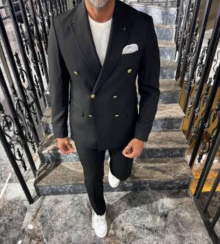 ❗❗❗Novinka❗❗❗ ⚜️ Pánsky čierny dvojradový oblek Rome Komplet: sako nohavice Model si môžete zakúpiť na e-shope 🔰...