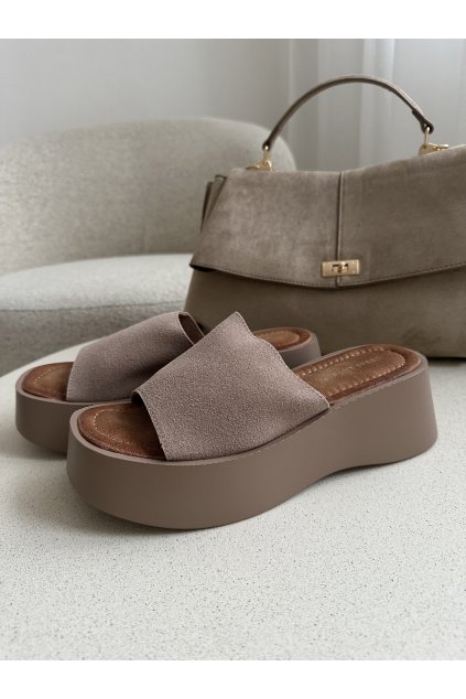 Nazouváky na vysoké platformě béžové