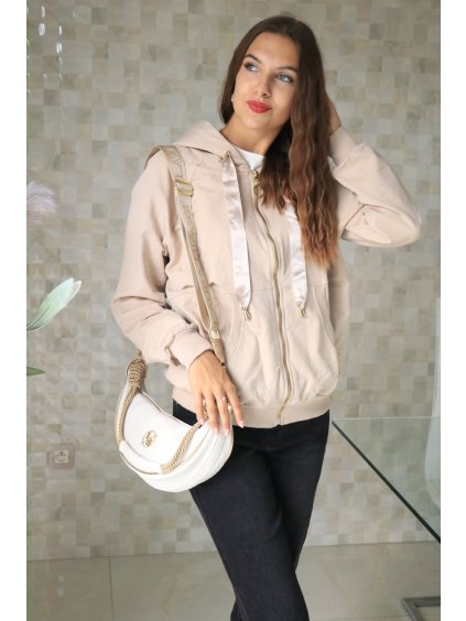 7a6d5bd1 9824 40da a33b 203095381f01