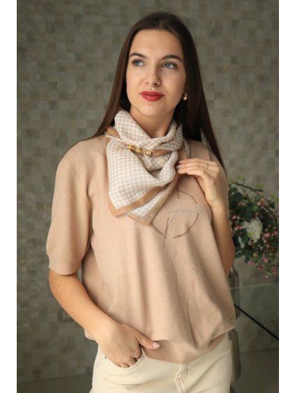 Béžový šátek na magnet s kohoutí stopou