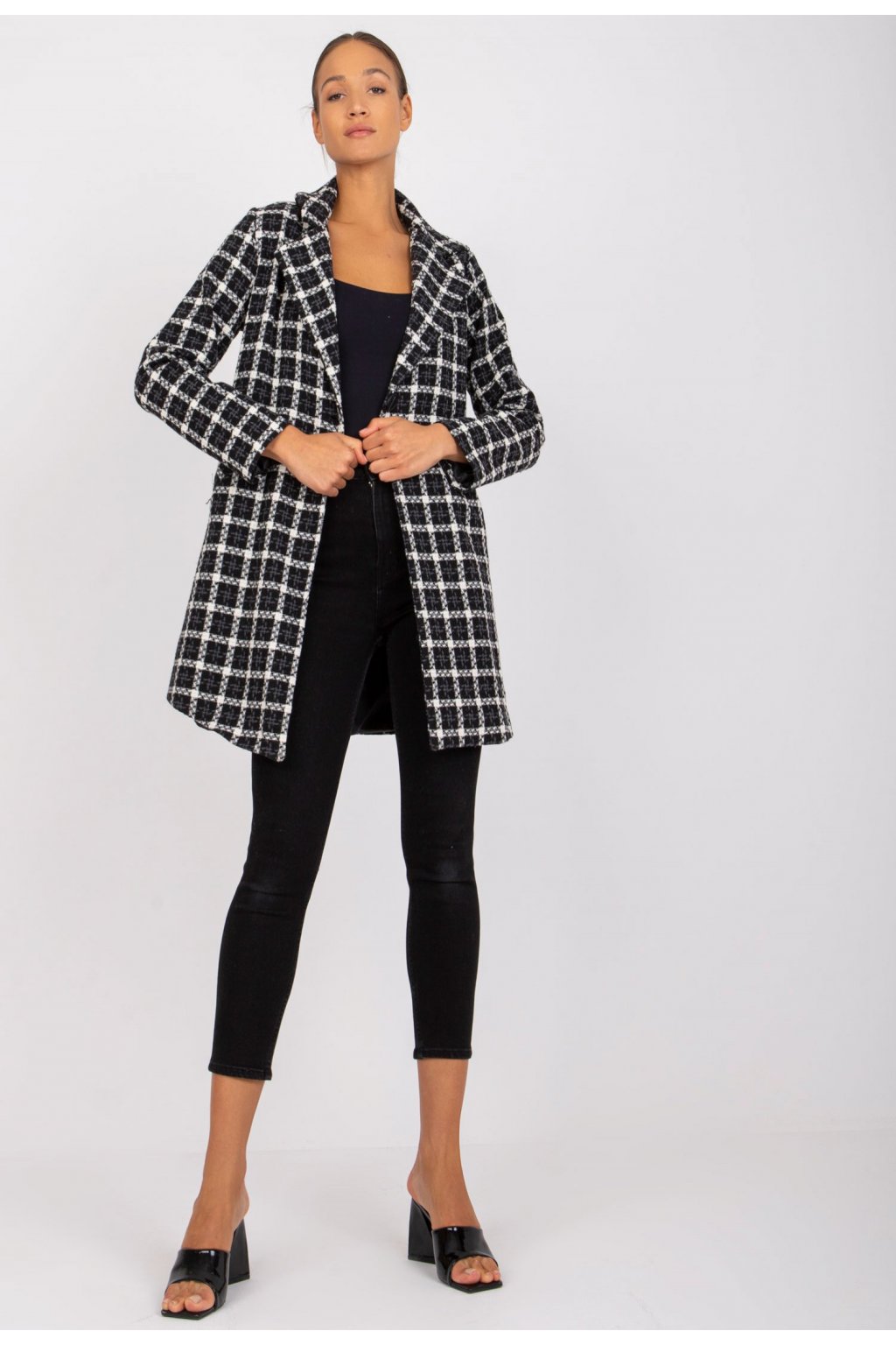 Čierno - biely dámsky kabát | FASHIONSUGAR e-shop