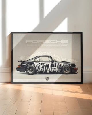 🚗💨 Ikona na zdi! 💨🚗 Legendární Porsche 911 v nekompromisním stylu street artu! 🏁🔥 Tento plakát spojuje klasický design s...