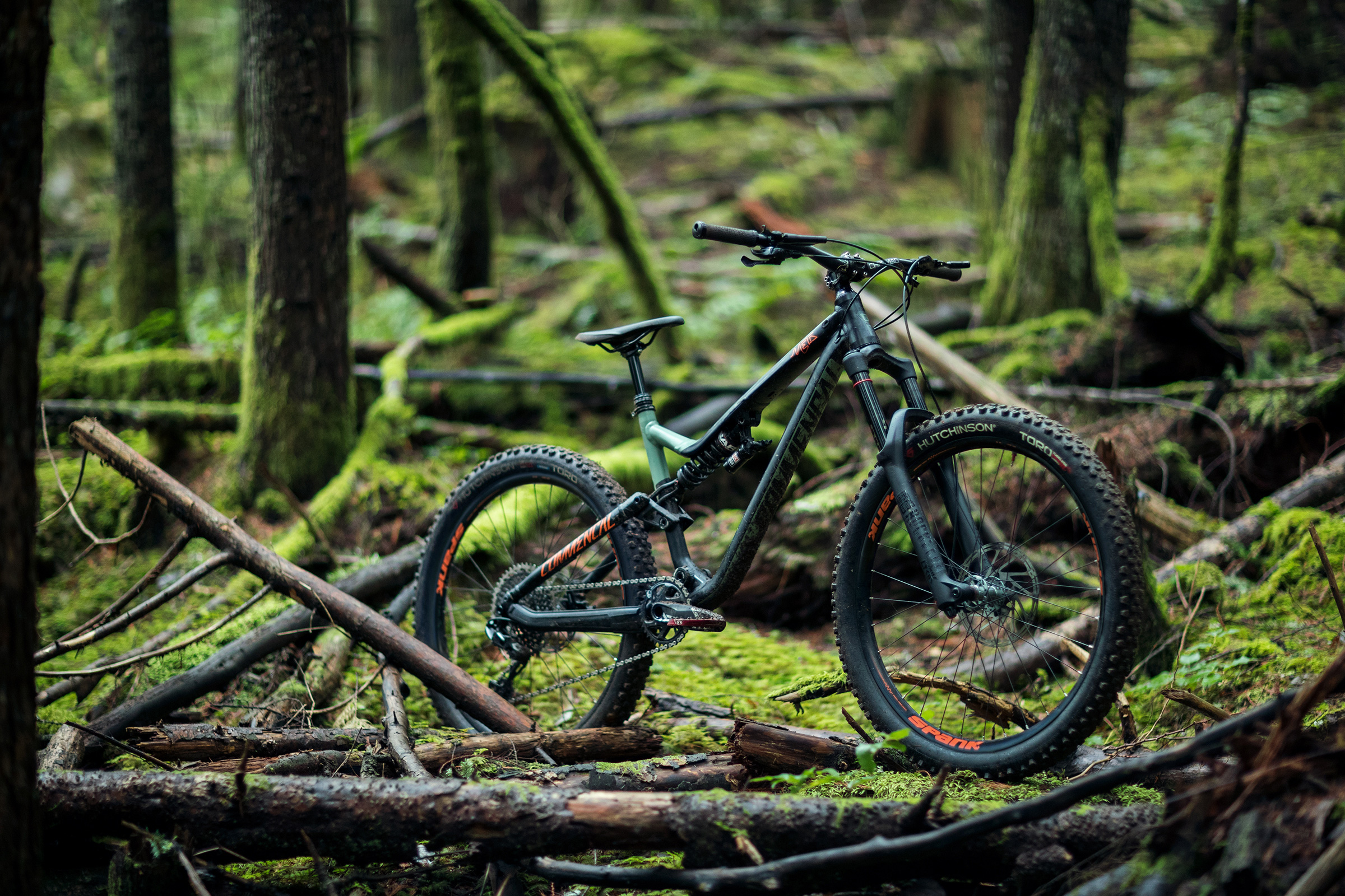 COMMENCAL META AM V4.2 A FURIOUS V KANADSKÉ VERZI