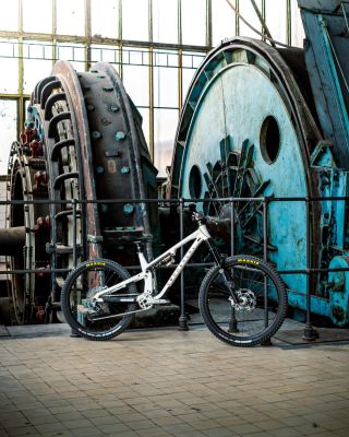 @commencalbikes META SX / custom build pro @lukas_smital06 💥 Set up: @commencalbikes @deitycomponents @extremeshox...