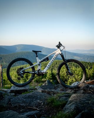 @commencalbikes & @avinoxebike META POWER SX AVINOX, pořádná zábava s pořádným výkonem! ⚡️🌪️💪 📸 @jarasijka