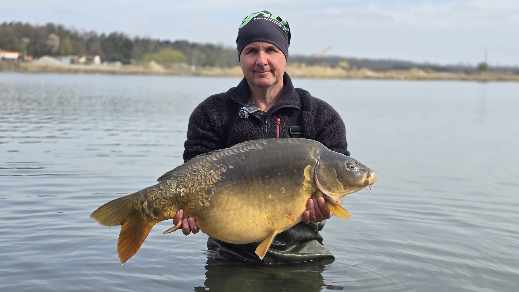 Lysý kapr 16 kg chycený na 20 mm Prehistoric Boilie