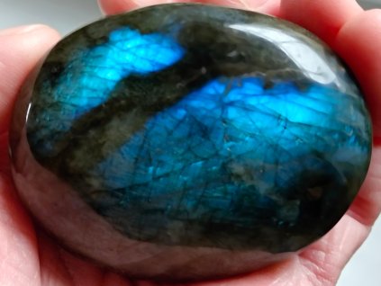 labradorit kvalitní broušený 1