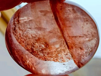 křišťál s hematitem broušený 3