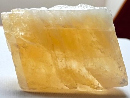 kalcit žlutý paralelní dvojlomný 1