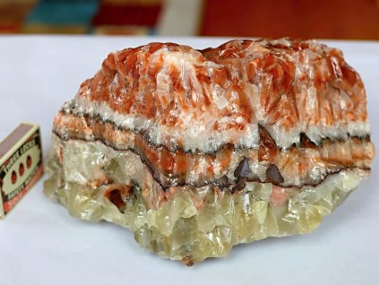 kalcit velky barevne krystaly 2