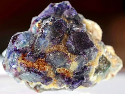 fluorit duhovy krystaly kubicky 6