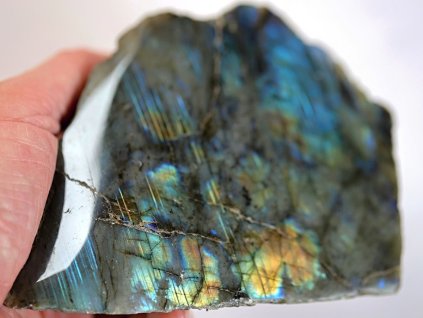 labradorit brouseny v ruce 4