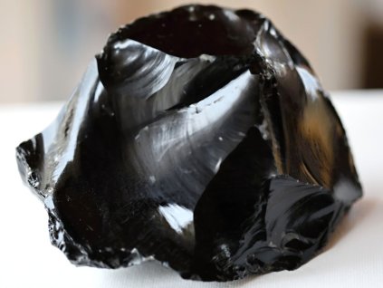 obsidian cerny surovy velky 1