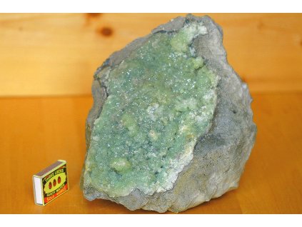 prehnit velký dekorativní kámen 1