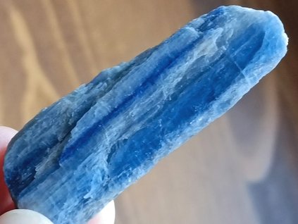 kyanit modrý disten krystal 23