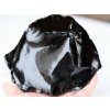 obsidian cerny surovy v ruce 1