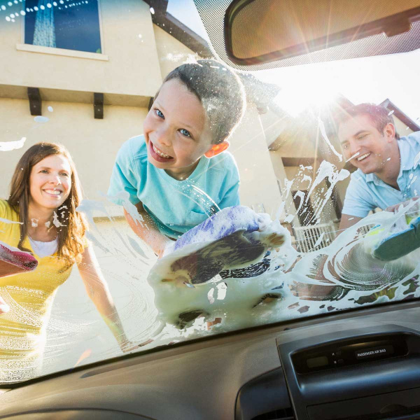clean-car-windows-GettyImages-533769359