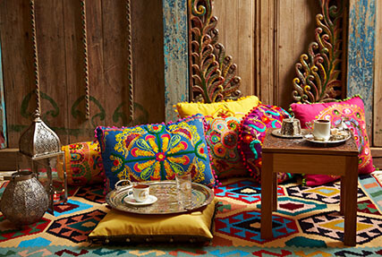 Interiér v etno štýle s roletami FEXI