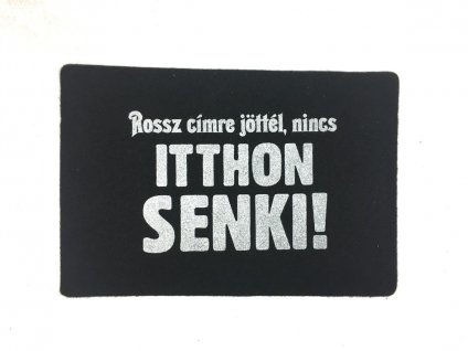 Rohožka s maďarským nápisom "Rossz címre jöttél"