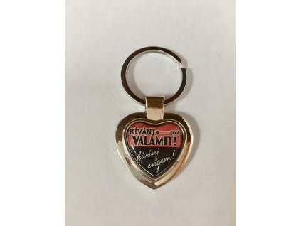 Kľúčenka s maďarským nápisom "Kívánj valamit"