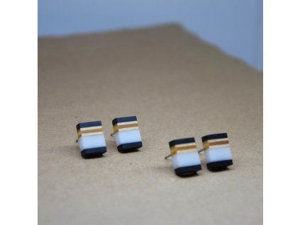 ručně vyrobené originální designové minimalistické náušnice bílé