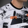 Rashguard VENUM UFC Zenith by Venum Authentic Fight Week Kr. rukáv - bílo/černý - VNMUFC-00431-108 (velikosti L)