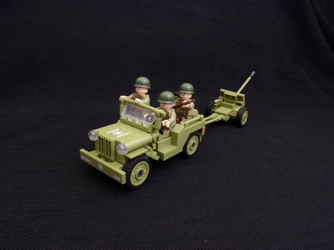 US Jeep s protitankovým dělem a obsluhou