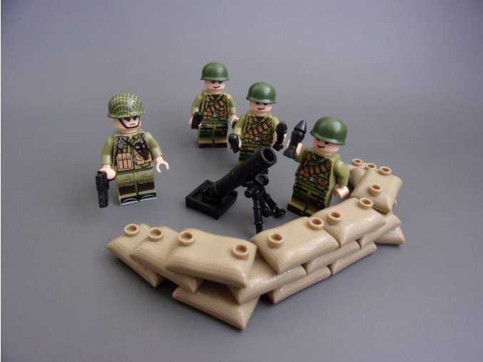 minomet s obsluhou + 4 američtí vojáci v palebném postavení ww2