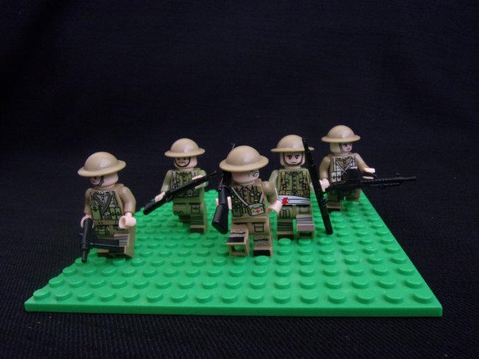 Dunquerke 1940 ústup.. 5 figurky britských vojáků ww2