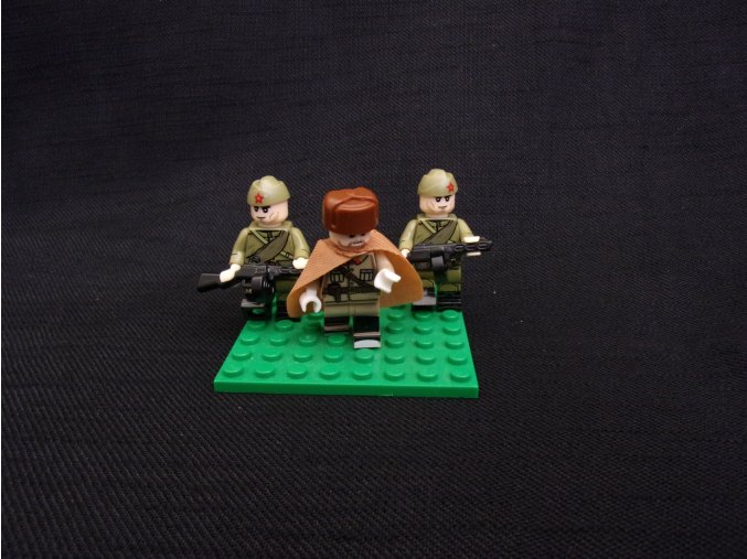 maršál v doprovodu automatčíků 3 figurek ww2