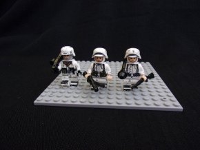 podpůrný oddíl, 3 figurky německých vojáků, zima 1944 ww2
