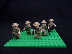Dunquerke 1940 ústup.. 5 figurky britských vojáků ww2