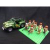 8 figurek vojáků + terení vůz