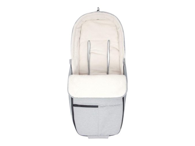 NEXT SOFT GREY MELANGE FOOTMUFF Interiorul căptușelii este izolată cu o căptușeală de pluș.