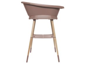 Set de cadă Bébé-jou Sense în culoarea maro Mocha Mousse și un suport luxos cu picioare subțiri din fag lăcuit.