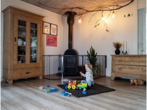 Barieră universală pentru copii pentru spațiu BabyDan Carl XX Wide, neagră