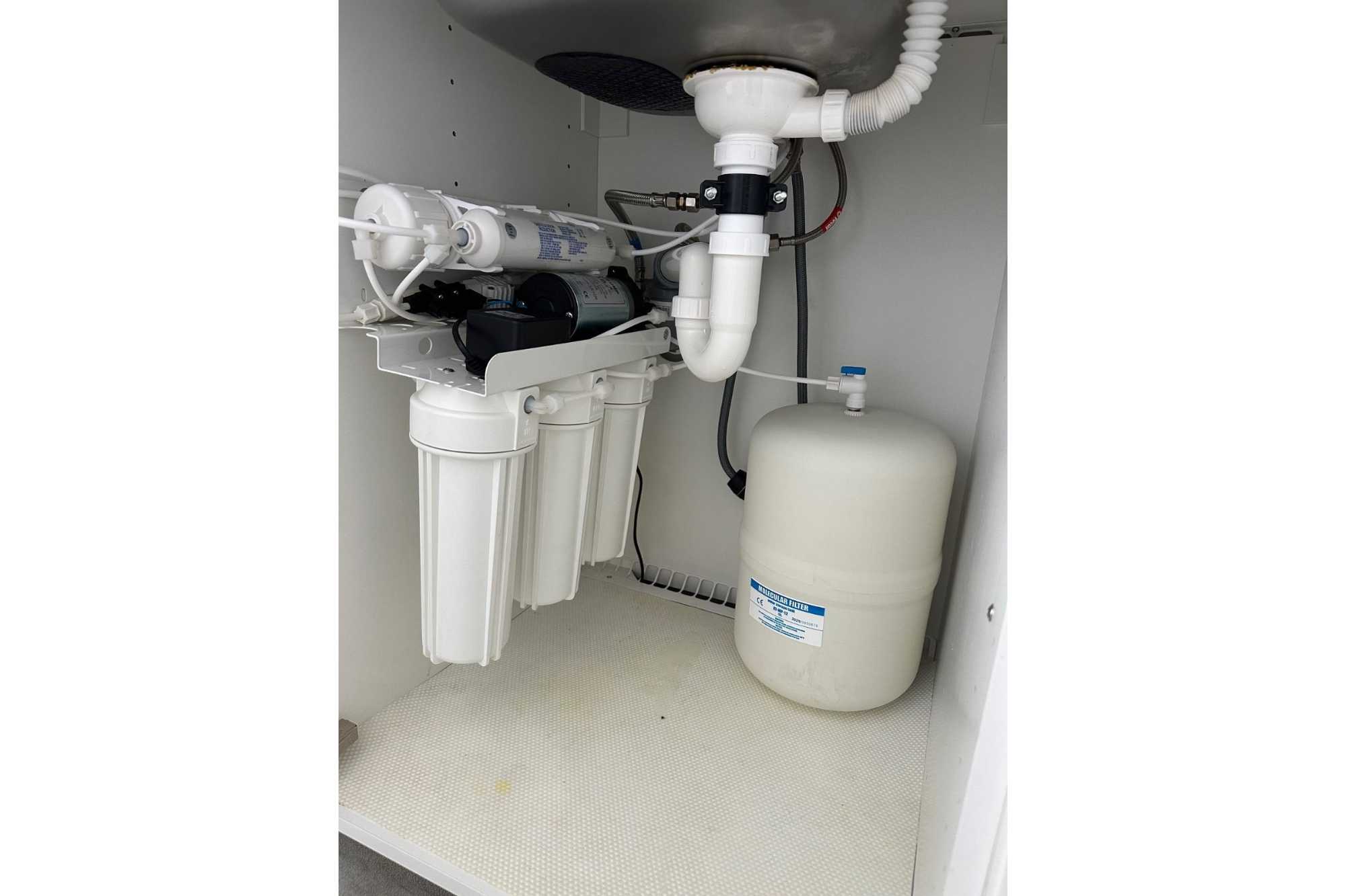 Inštalácie reverznej osmózy v stomatologickej ambulancii, kde sa voda z RO používa v sterilizačnom zariadený Autokláv