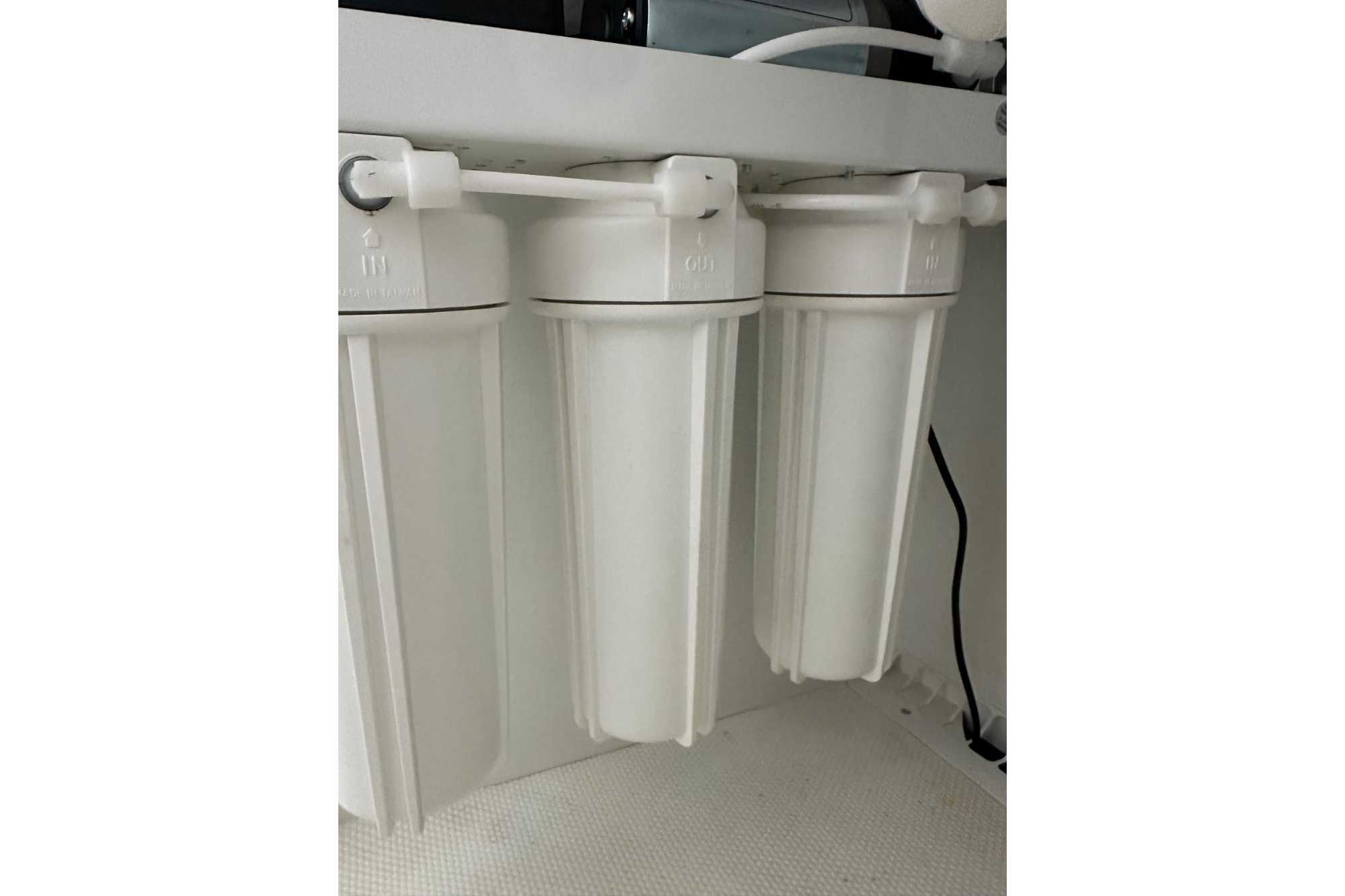 Inštalácie reverznej osmozy v stomatologickej ambulancii, kde sa voda z RO používa v sterilizačnom zariadený Autokláv.