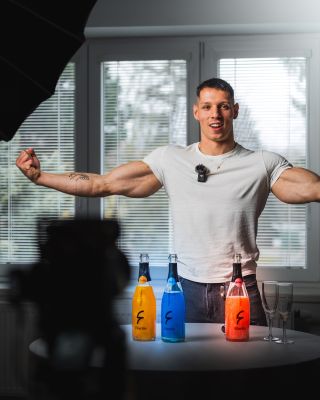 🔥Dvě ruce nestačí, když chceš ochutnat všechny tři!🍾