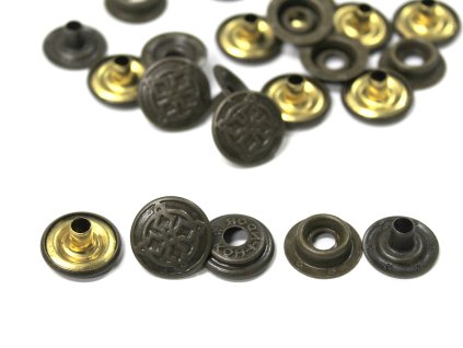 Druk AUTO MOTO 15mm staromosaz s rytinou, knoflík stiskací na silné látky - volně sypané