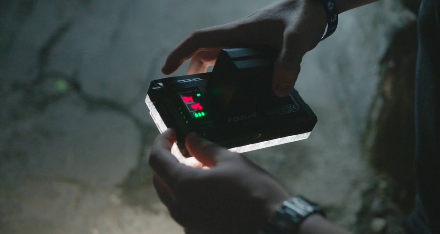 film-technika-aputure-amaran-al-f7-universální-kamerové-led-světlo-rychlé-a-snadné-nastavení