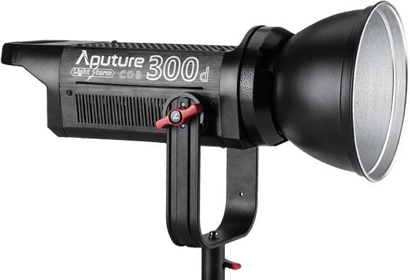 film-technika-aputure-cob-300-d-osvětlení-1