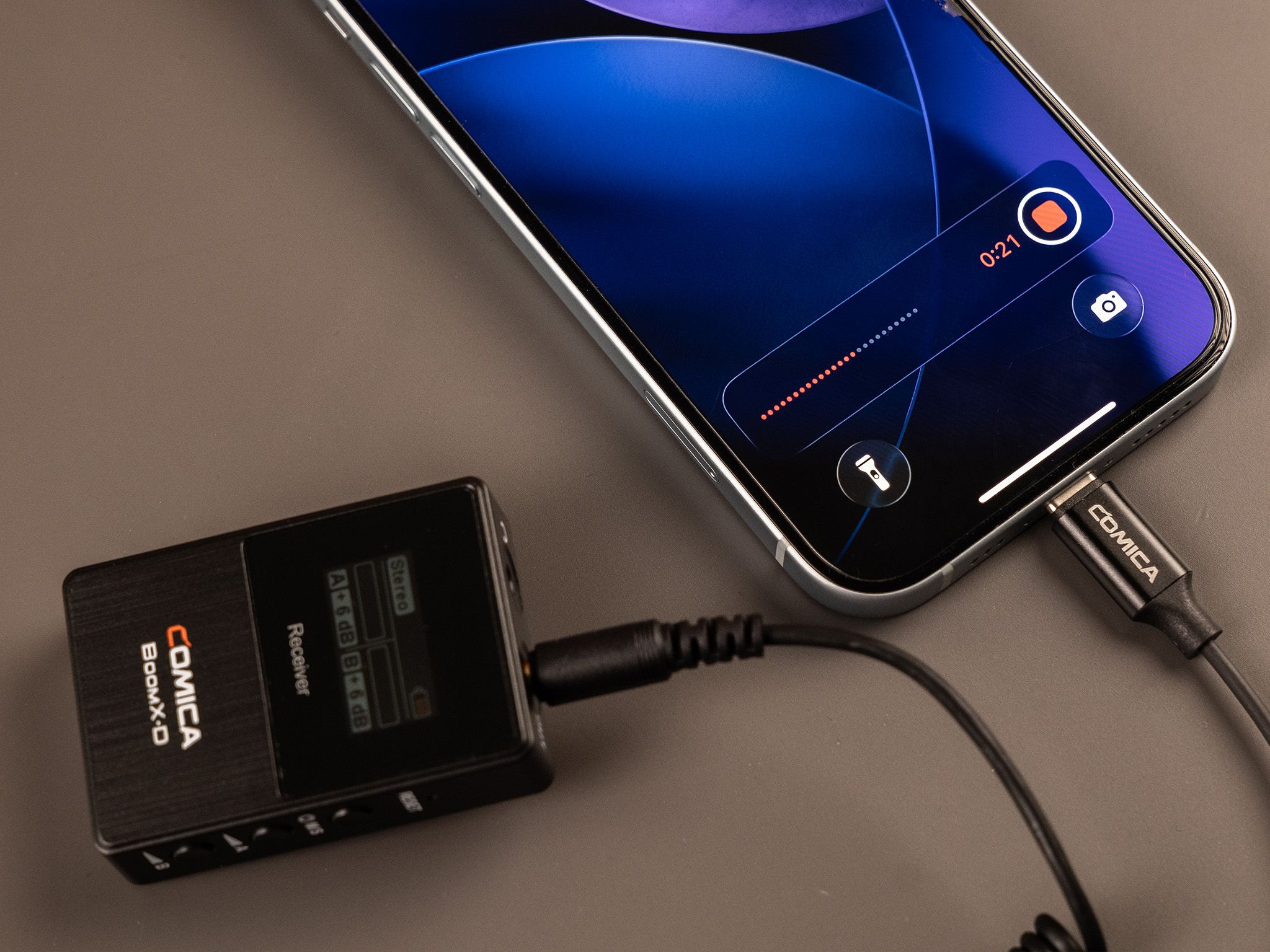 Comica BoomX-D D2 připojený k telefonu