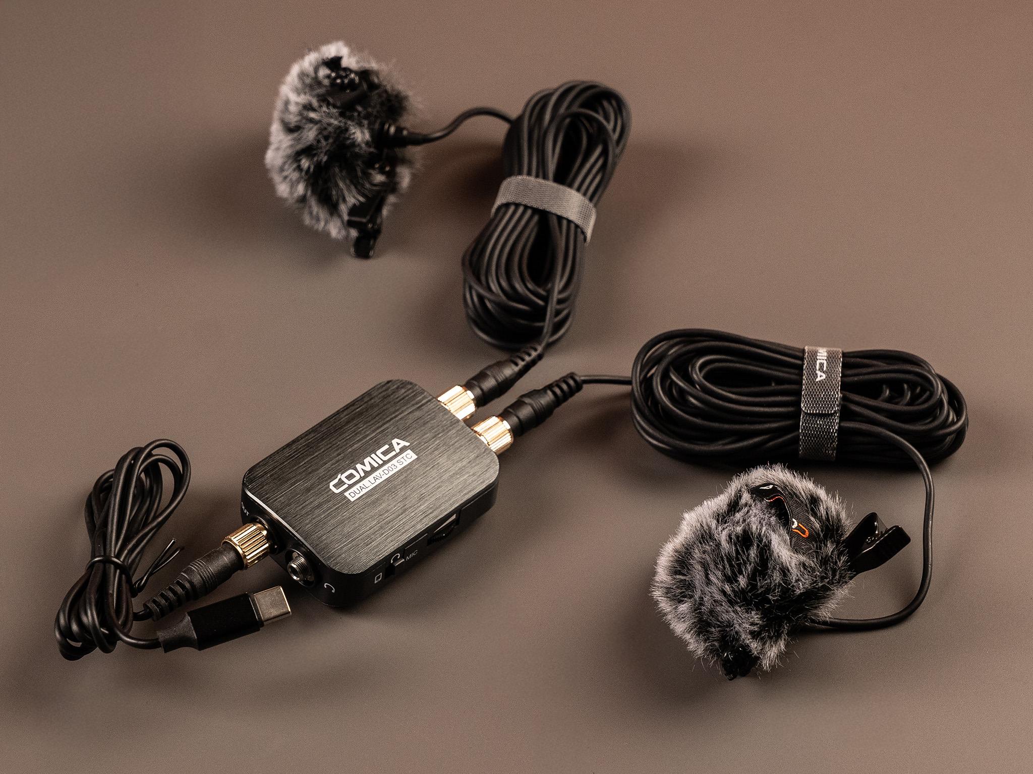 Comica DUAL.LAV-D03 STC připojený ke smartphonu